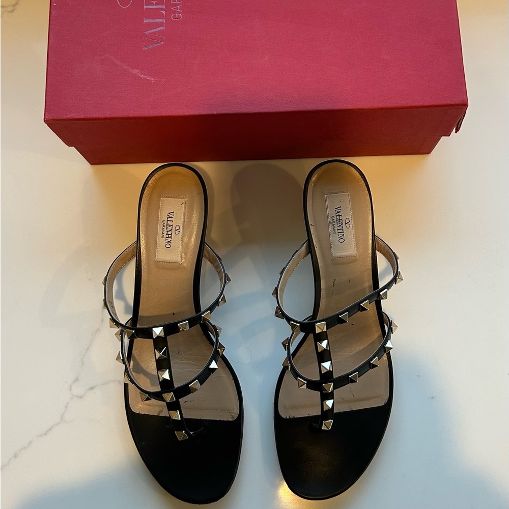 Valentino Garavani Rock Stud Thong Sandals - Black Sz 40